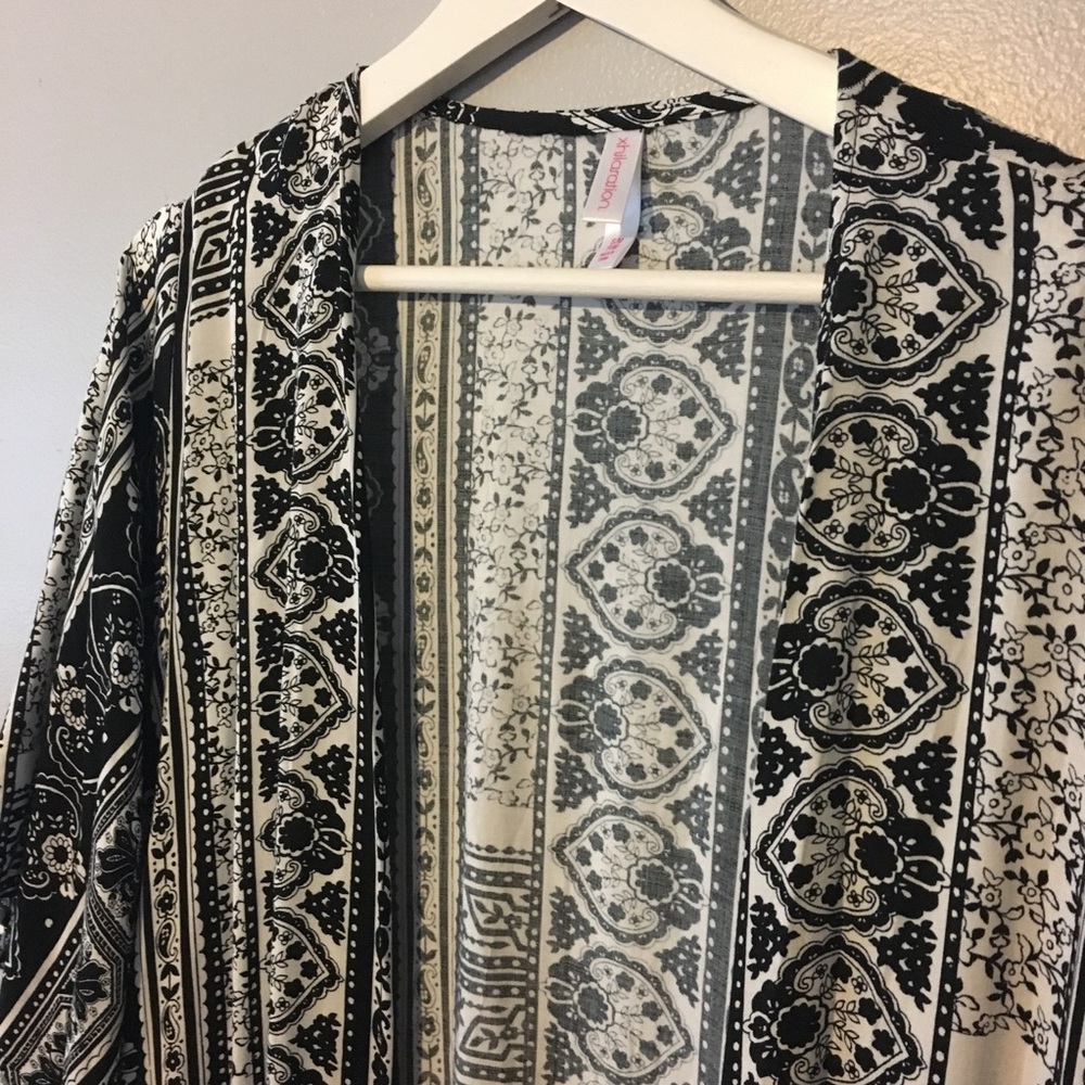 Fringed Kimono - Picture 2 of 6